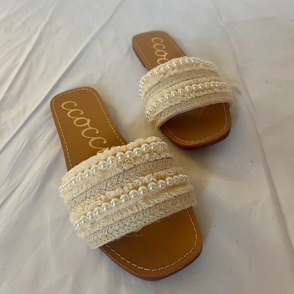Pearl Detailed Sandal